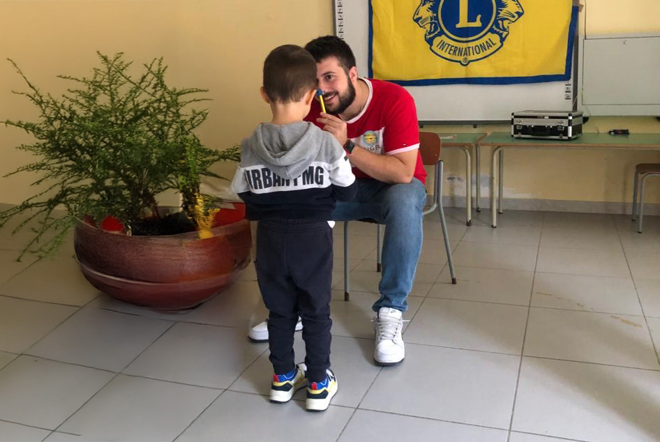 Dott. Carmelo Scafidi visita un bambino