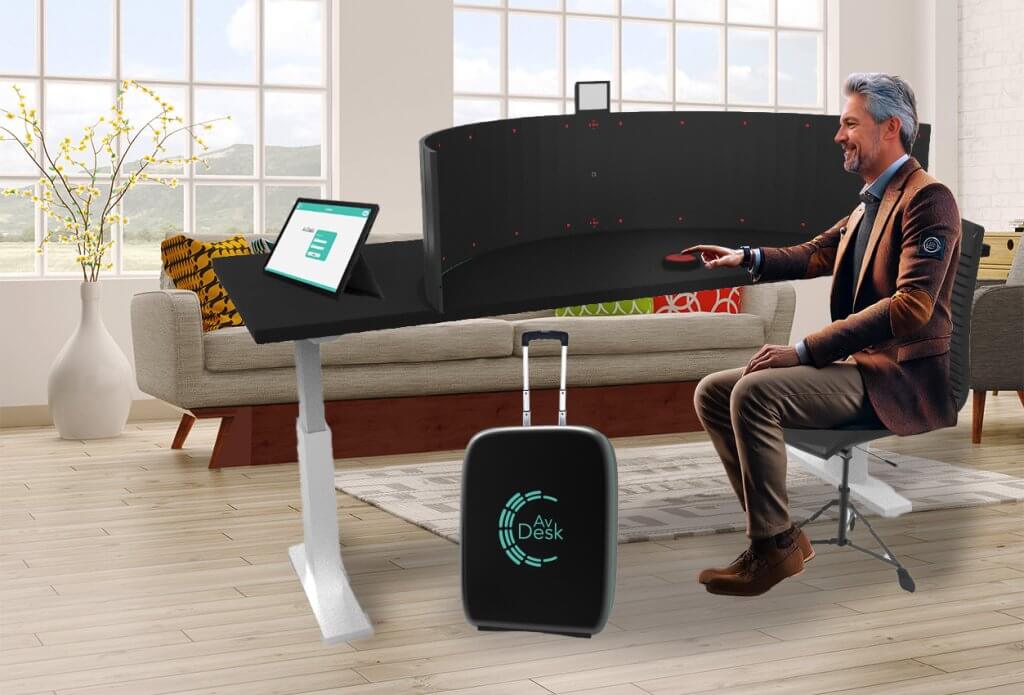 Tavolo AvDesk con uomo e valigia in casa